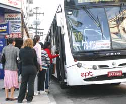 Supremo mantém vagas gratuitas para idosos em ônibus interestadual 